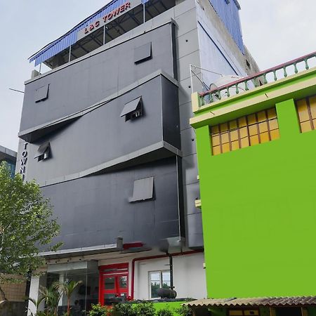 Super Town House Hi5 Aditya International Бхубанешвар Екстериор снимка